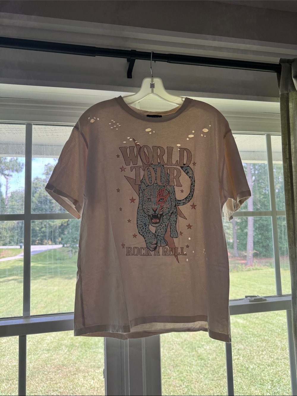 Vintage-Inspired World Tour Graphic Tee - Pale Mauve
